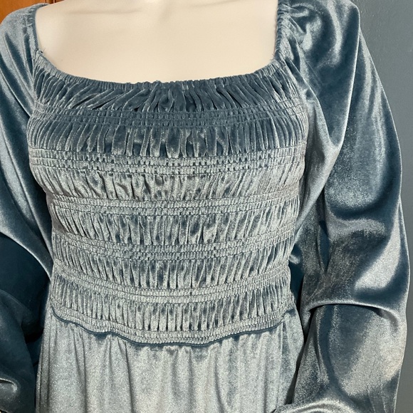 Lauren Conrad NWT’s Velvet Feel Blue Party Dress Long Sleeve Ruffle Hem Sz Large - Picture 3 of 15